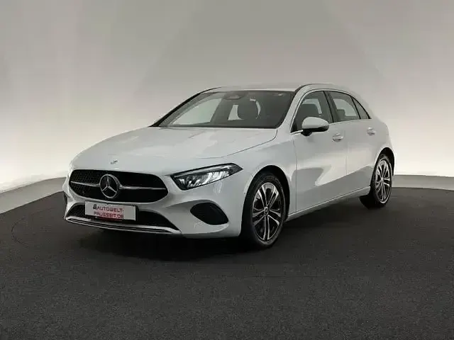 Gebraucht Mercedes A180 Progressive 150 PS (110 kW) 2023 Weiß Limousine