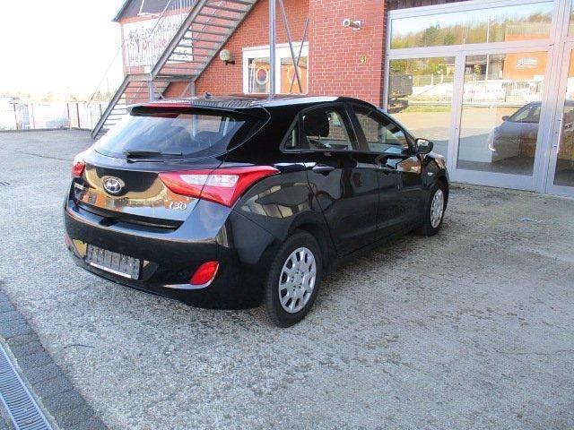 Gebraucht Hyundai i30 99 PS (72 kW) 2013 Limousine