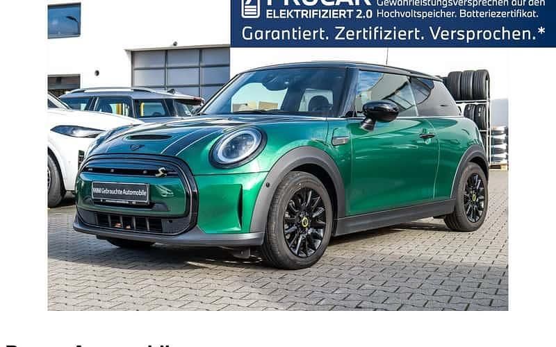 Grün Gebraucht 2022 Mini Cooper SE Classic Kleinwagen | 20.870 € (Etwas zu teuer) - Bild 1/4