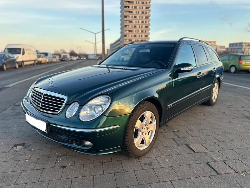 Grün Gebraucht 2005 Mercedes E320 Avantgarde Kombi | 2.990 € (Fairer Preis) - Bild 1/4
