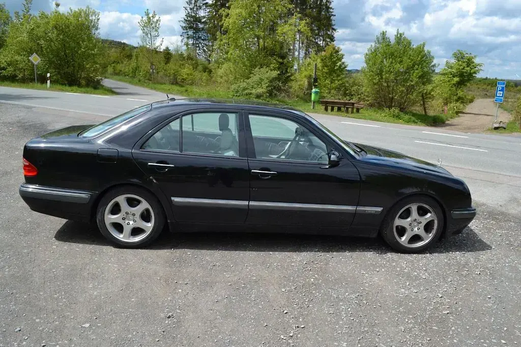 Gebraucht Mercedes E240 170 PS (125 kW) 2003 Schwarz Limousine