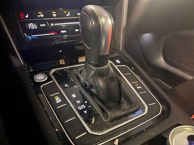 Gebraucht VW Passat R-line 200 PS (147 kW) 2021 Schwarz Kombi