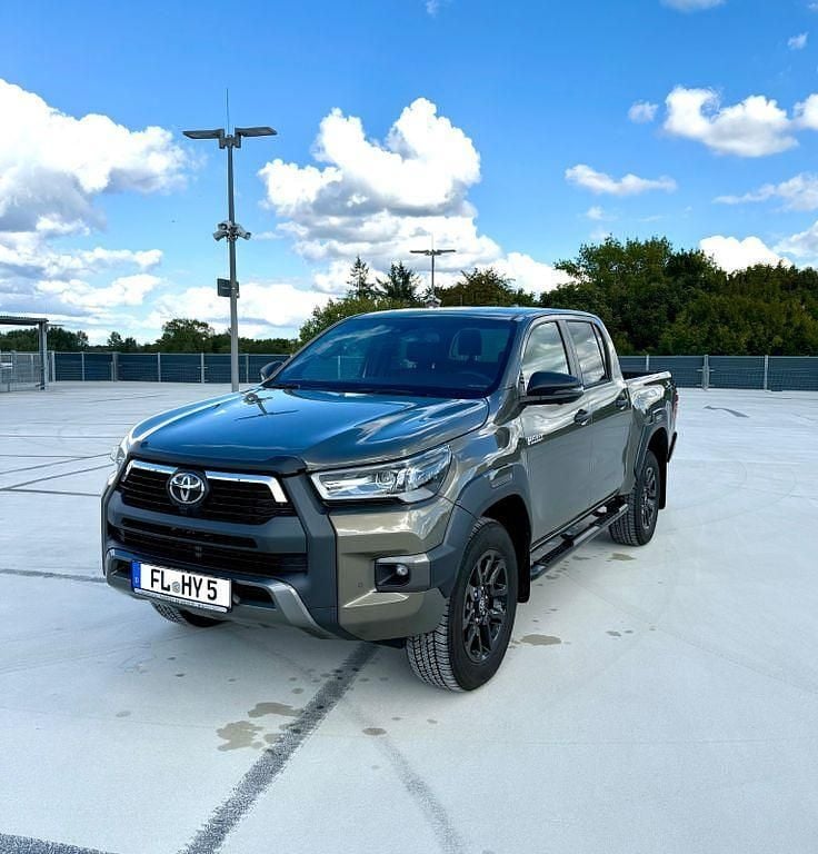 Grün Gebraucht 2025 Toyota HiLux Abholung | 55.900 € (Superpreis) - Bild 1/4