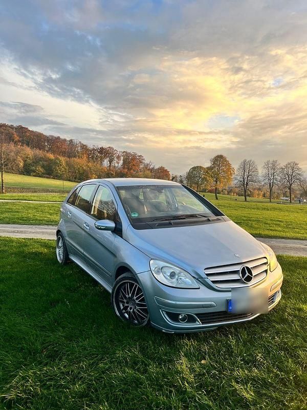 Blau Gebraucht 2005 Mercedes B180 Van / Kleinbus | 2.500 € - Bild 1/4