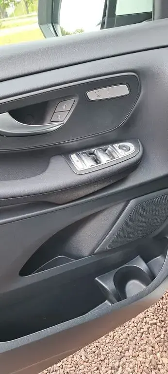Gebraucht Mercedes V220 Edition 163 PS (119 kW) 2023 Weiß Van / Kleinbus