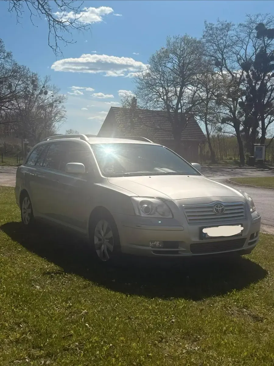 Gebraucht Toyota Avensis T2 129 PS (94 kW) 2004 Silber Kombi