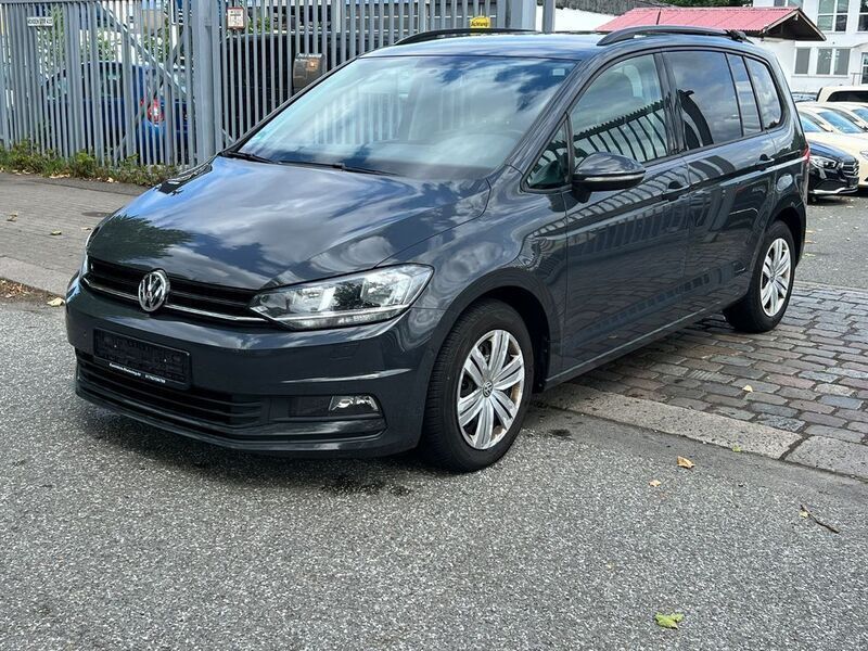 Grau Gebraucht 2020 VW Touran Van / Kleinbus | 10.700 € - Bild 1/4