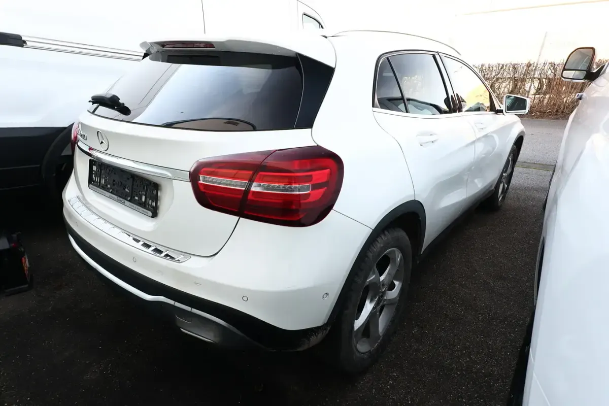 Gebraucht Mercedes GLA200 Urban 156 PS (114 kW) 2019 Weiss SUV