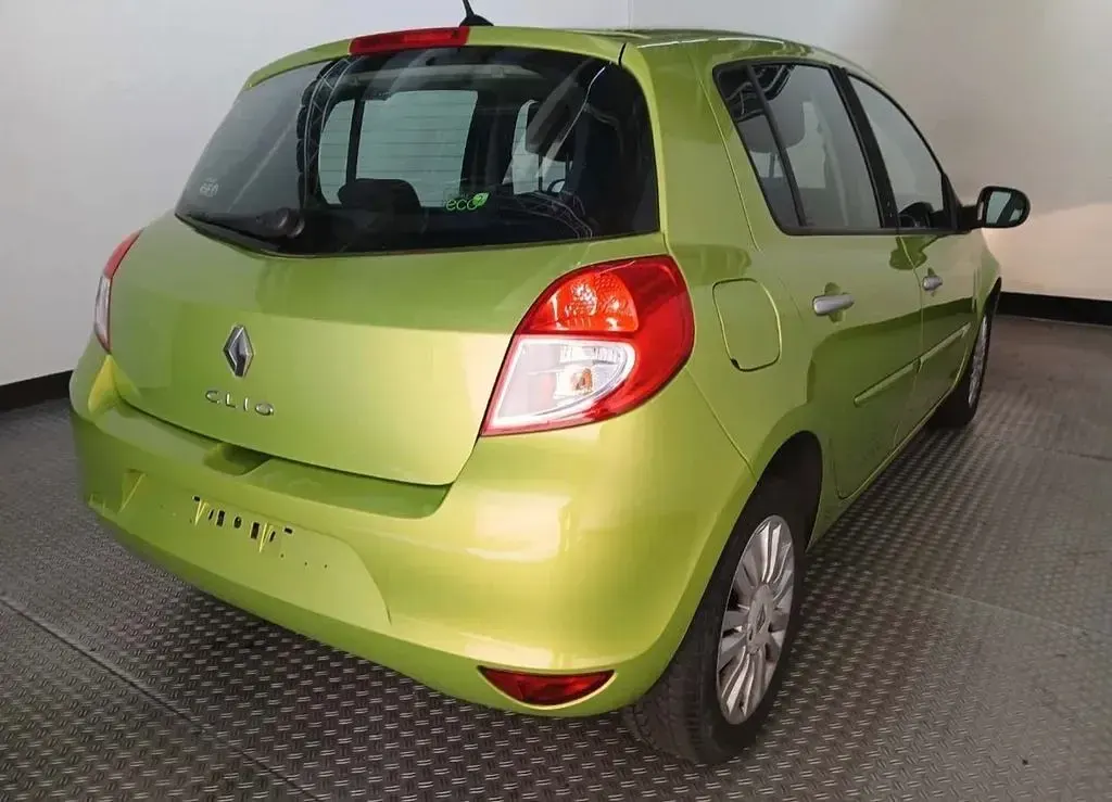 Gebraucht Renault Clio III Dynamique 75 PS (55 kW) 2009 Grün Limousine