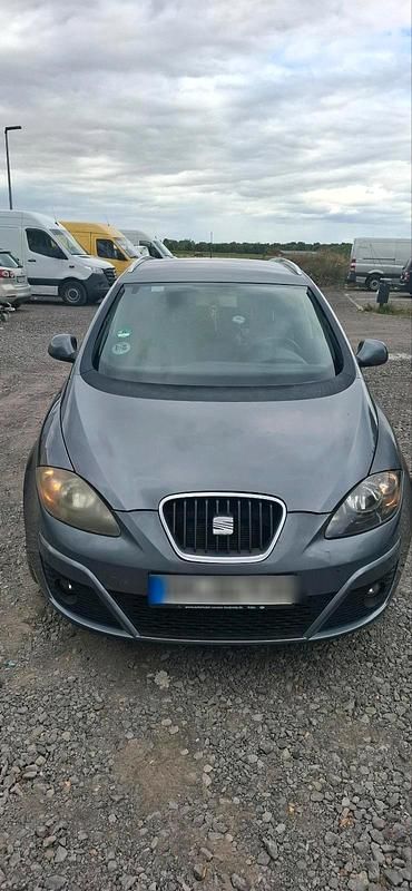Grau Gebraucht 2012 Seat Altea XL Van / Kleinbus | 2.200 € (Guter Preis) - Bild 1/4