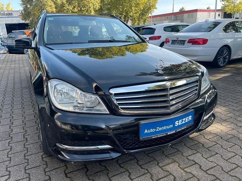Schwarz Gebraucht 2012 Mercedes C180 Limousine | 11.450 € (Etwas zu teuer) - Bild 1/4