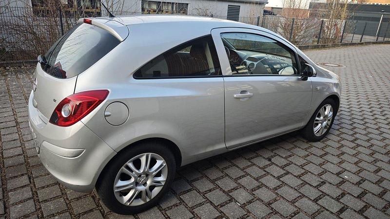 Gebraucht Opel Corsa Innovation 80 PS (58 kW) 2008 Silber Kleinwagen