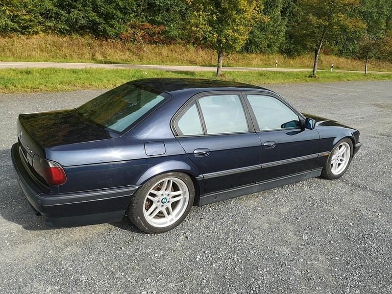Blau Gebraucht 1996 BMW 740 Shadowline Limousine | 17.400 € - Bild 1/4