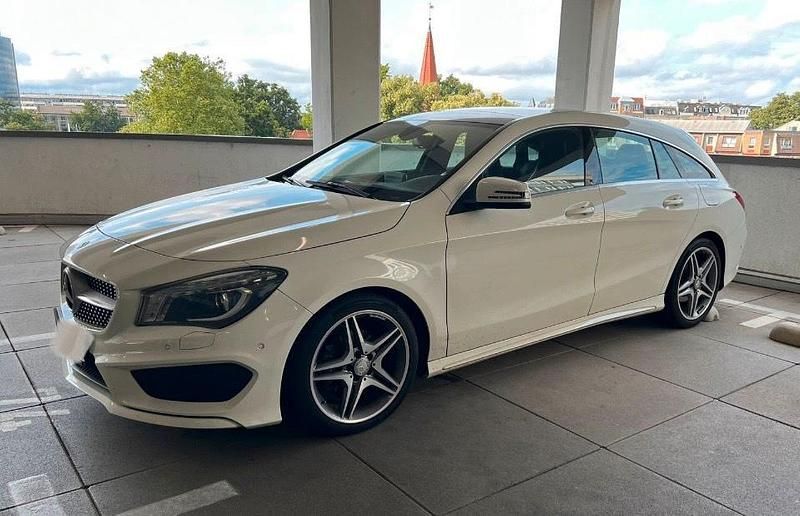 Weiß Gebraucht 2015 Mercedes CLA200 Shooting Brake Kombi | 16.700 € (Fairer Preis) - Bild 1/4