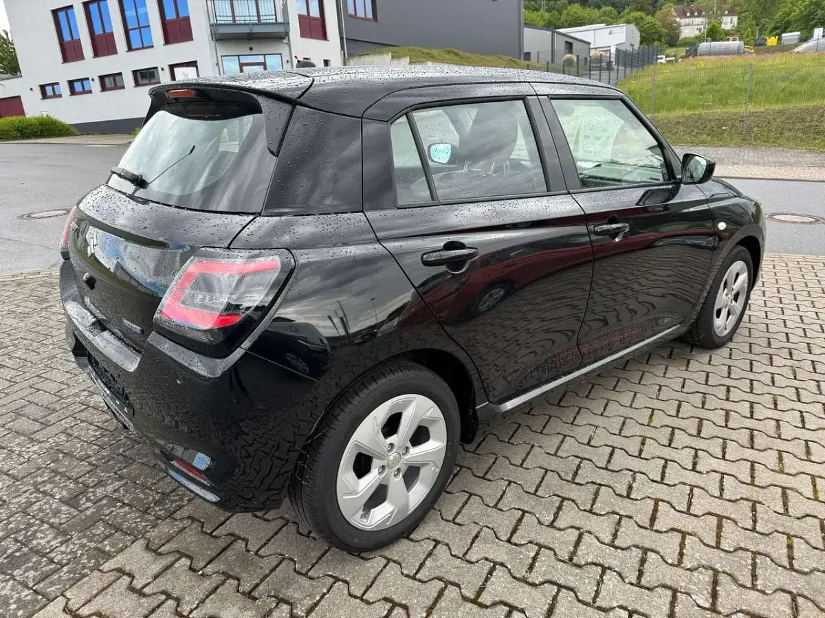 Neu Suzuki Swift Club 83 PS (61 kW) 2026 Schwarz Kleinwagen