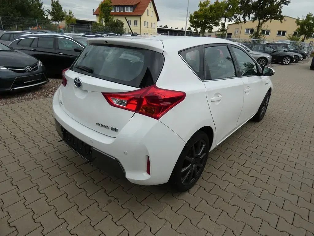 Gebraucht Toyota Auris Hybrid Edition 99 PS (72 kW) 2013 Weiß Limousine