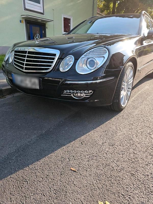 Schwarz Gebraucht 2007 Mercedes E320 Avantgarde Kombi | 6.990 € (Teuer) - Bild 1/4