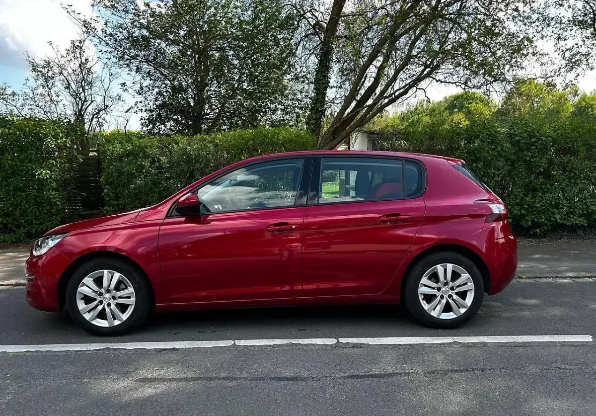 Gebraucht Peugeot 308 131 PS (96 kW) 2016 Rot Kleinwagen