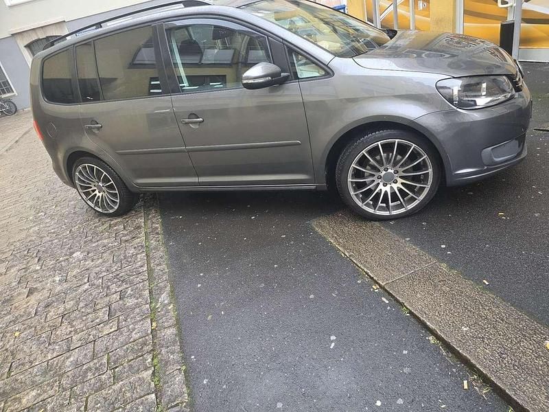 Gebraucht VW Touran Highline 105 PS (77 kW) 2011 Van / Kleinbus
