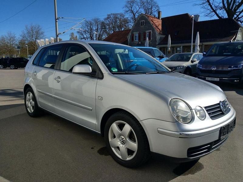 Gebraucht VW Polo 64 PS (47 kW) 2004 Reflexsilber metallic Kleinwagen