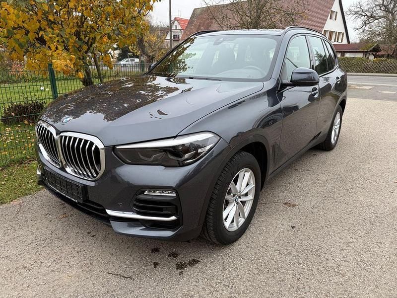 Grau Gebraucht 2019 BMW X5 Sport Line SUV | 43.900 € - Bild 1/4