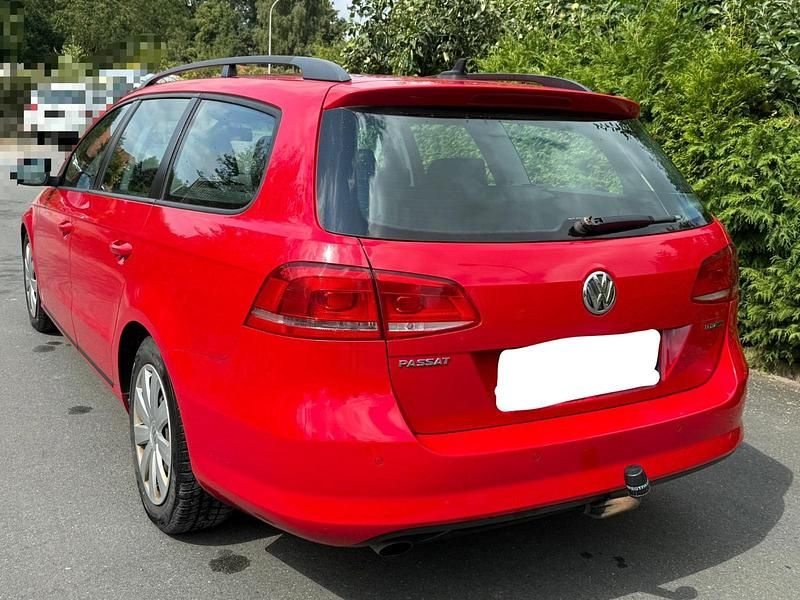 Gebraucht VW Passat 105 PS (77 kW) 2012 Rot Kombi