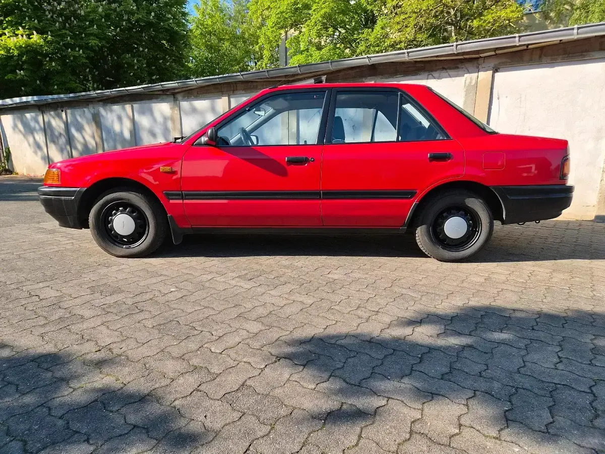 Usata Mazda 323 67 CV (49 kW) 1991 Rosso Berlina