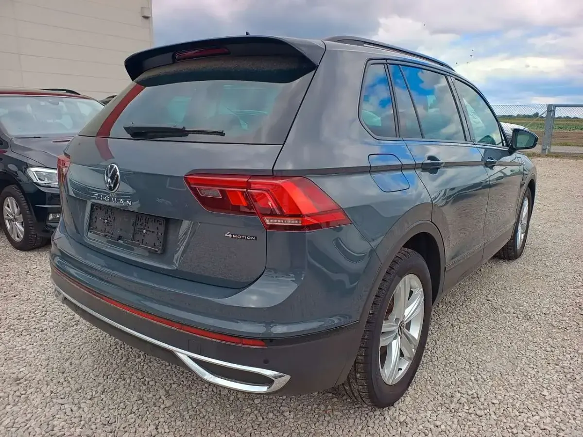 Gebraucht VW Tiguan Sportline 190 PS (139 kW) 2023 Grau SUV