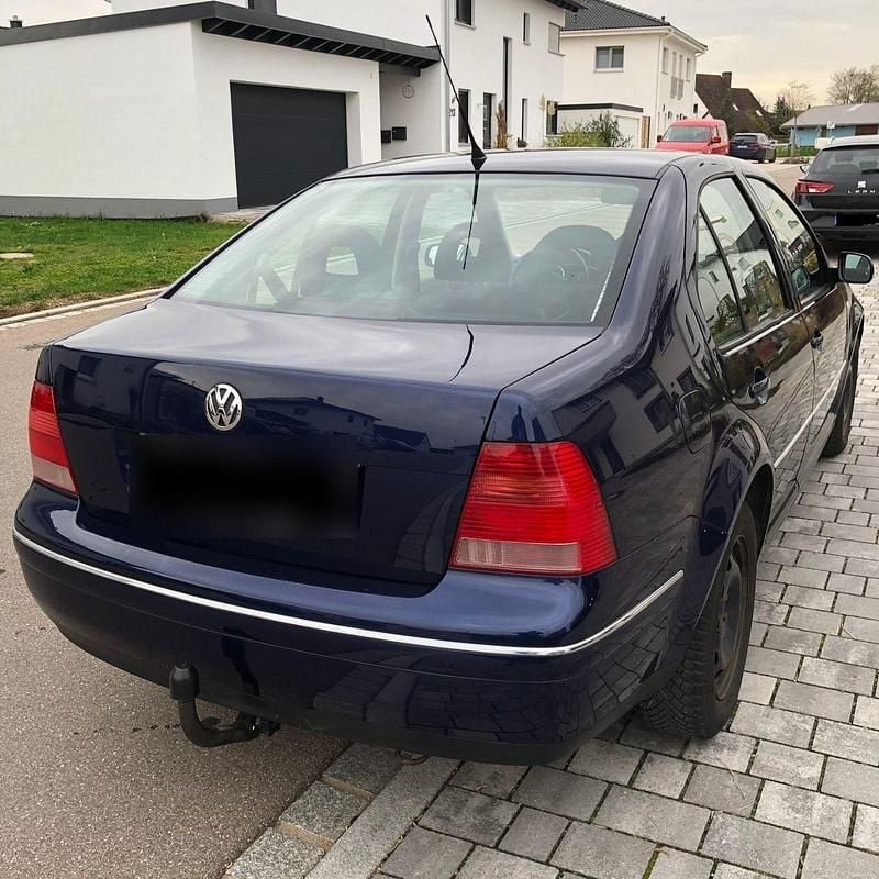 Usata VW Bora 101 CV (74 kW) 2002 Blu Berlina