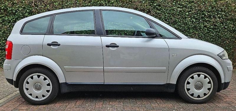 Usata Audi A2 75 CV (55 kW) 2003 Argento Utilitaria