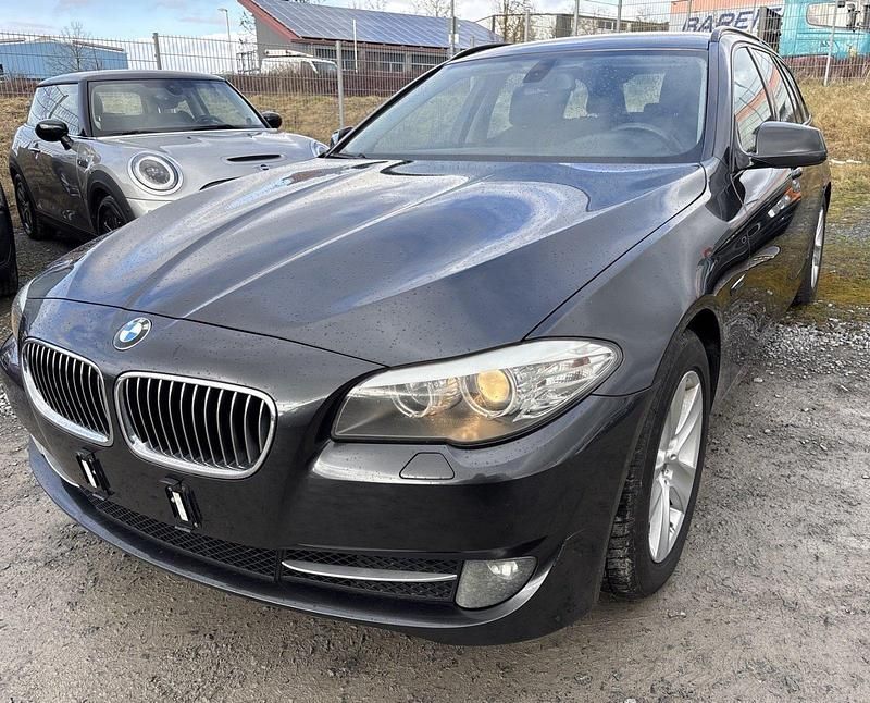 Gebraucht BMW 525 Shadowline 204 PS (150 kW) 2010 Grau Kombi