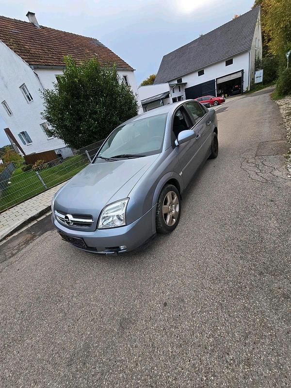 Grau Gebraucht 2005 Opel Vectra Limousine | 800 € (Guter Preis) - Bild 1/4