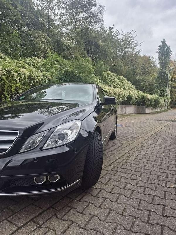 Gebraucht Mercedes E200 Avantgarde 184 PS (135 kW) 2011 Schwarz Coupé