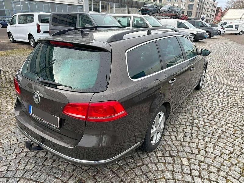 Gebraucht VW Passat Comfortline 122 PS (89 kW) 2013 Black oak brown metallic Kombi
