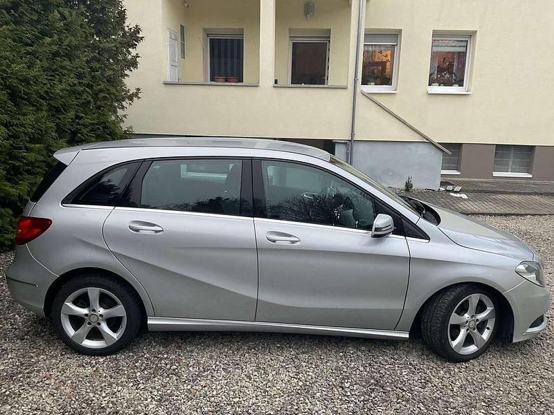 Gebraucht Mercedes B180 109 PS (80 kW) 2012 Silber Van / Kleinbus