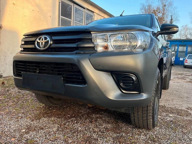 Gebraucht Toyota HiLux 150 PS (110 kW) 2019 Grau Pickup