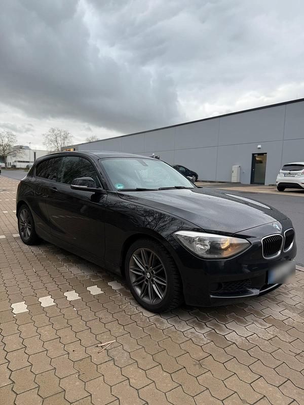 Gebraucht BMW 114 102 PS (75 kW) 2013 Schwarz Kleinwagen