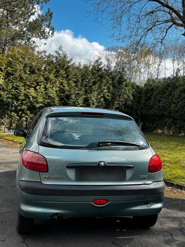 Gebraucht Peugeot 206 60 PS (44 kW) 2001 Grün Kleinwagen