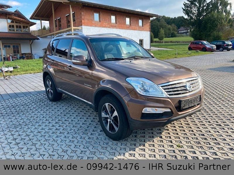 Braun Gebraucht 2016 Ssangyong (KGM) Rexton Quartz SUV | 11.190 € (Guter Preis) - Bild 1/4