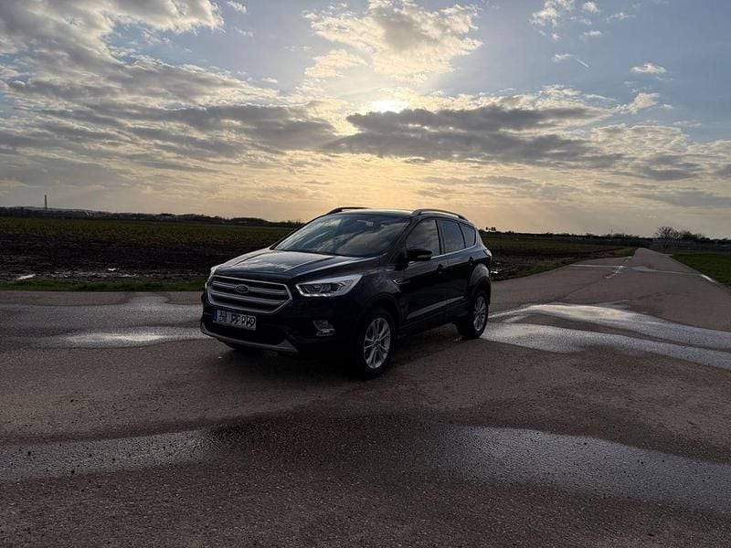 Gebraucht Ford Kuga Titanium 150 PS (110 kW) 2018 Schwarz SUV