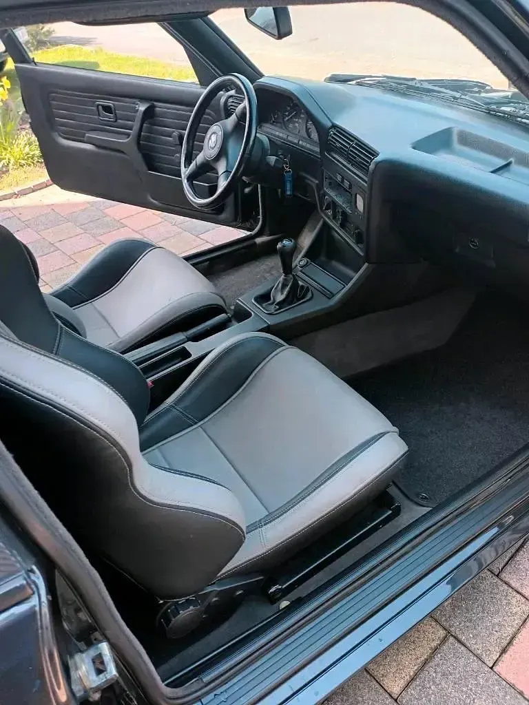 Gebraucht BMW 318 136 PS (100 kW) 1990 Schwarz Coupé
