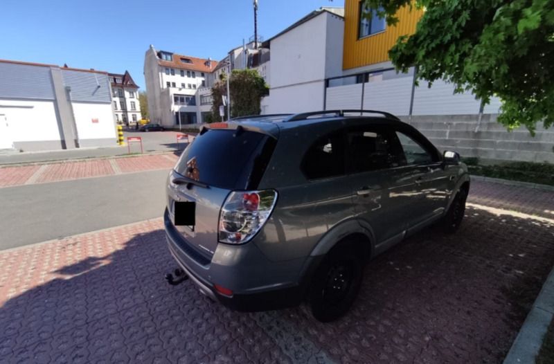 Grau Gebraucht 2012 Chevrolet Captiva SUV | 5.700 € (Fairer Preis) - Bild 1/4