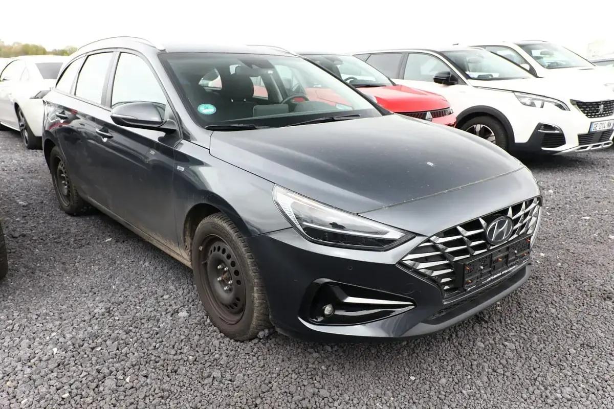 Gebraucht Hyundai i30 Trend 120 PS (88 kW) 2022 Dark knight grau metallic