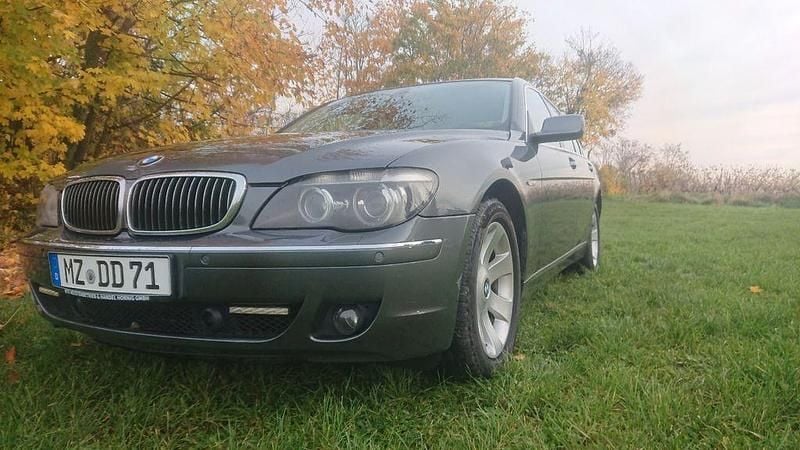 Grau Gebraucht 2007 BMW 740 Limousine | 5.600 € (Superpreis) - Bild 1/4
