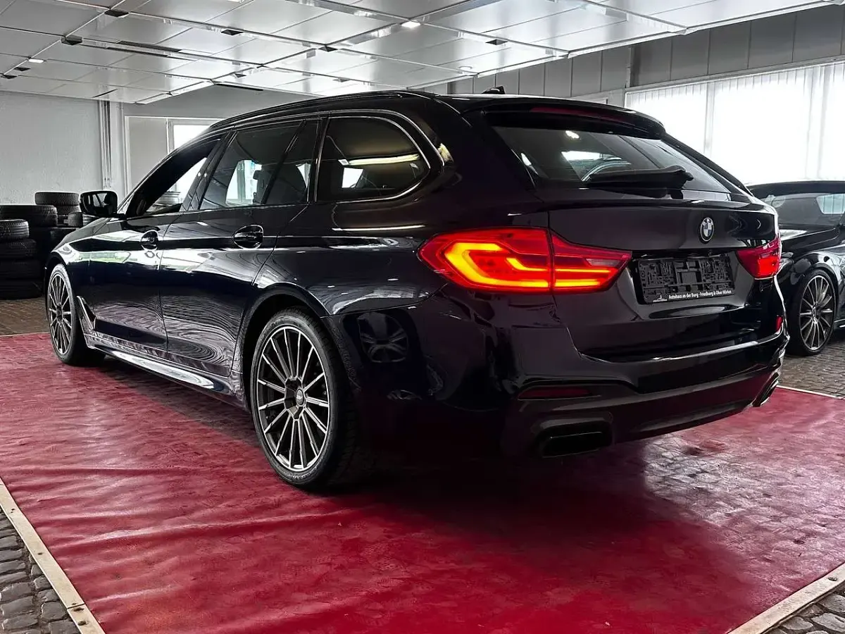 Gebraucht BMW M550 Performance 400 PS (294 kW) 2019 Carbonschwarz metallic Limousine