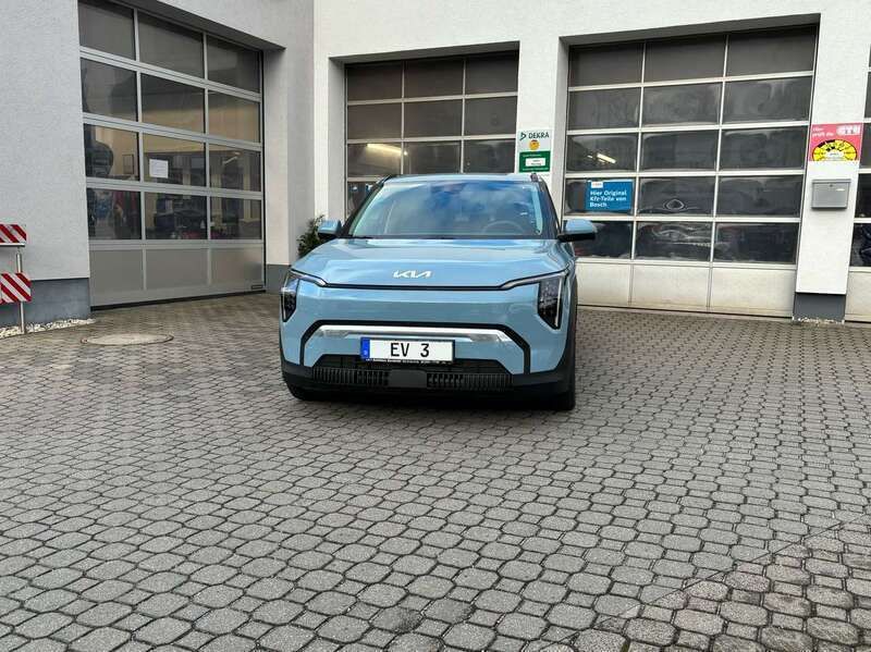Frostblau Gebraucht 2024 Kia EV3 4 SUV | 43.990 € (Fairer Preis) - Bild 1/4