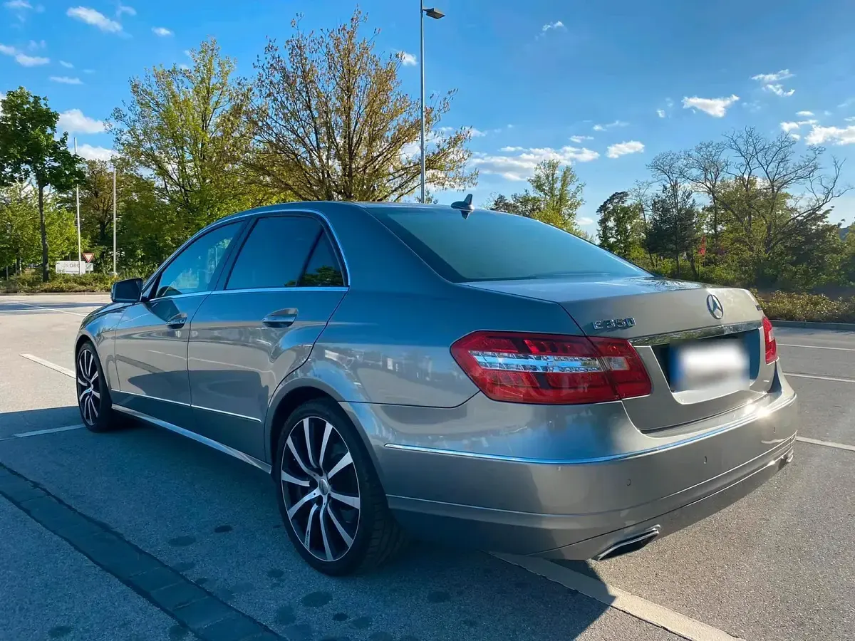 Gebraucht Mercedes E350 Avantgarde 265 PS (194 kW) 2012 Grau Limousine
