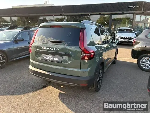 Gebraucht Dacia Jogger Expression 141 PS (103 kW) 2025 Grün Van / Kleinbus