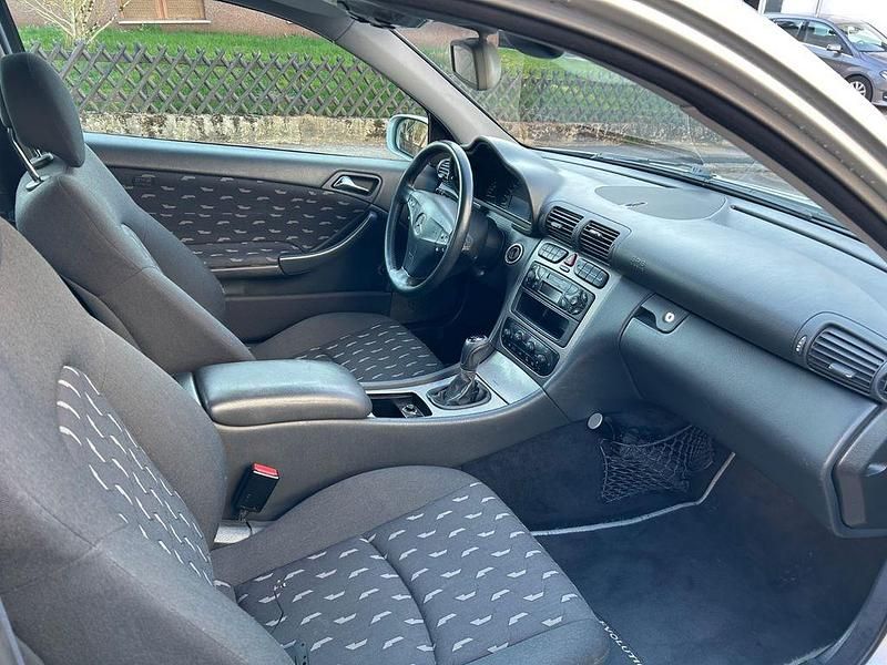 Gebraucht Mercedes C180 129 PS (94 kW) 2001 Silber Coupé