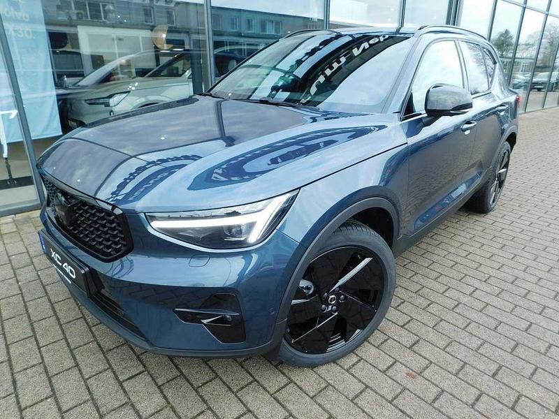 Neu Volvo XC40 Plus 197 PS (144 kW) 2025 Denimblue metallic SUV